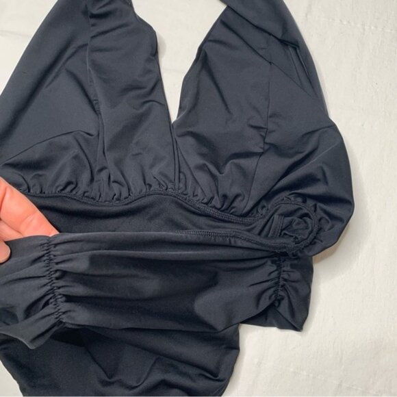 Elegant Black Halter Swimsuit - Picture 4 of 5